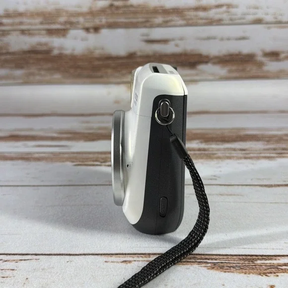 Fujifilm Instax Mini 70 Instant Film Camera Moon White Used - Picture 2 of 7